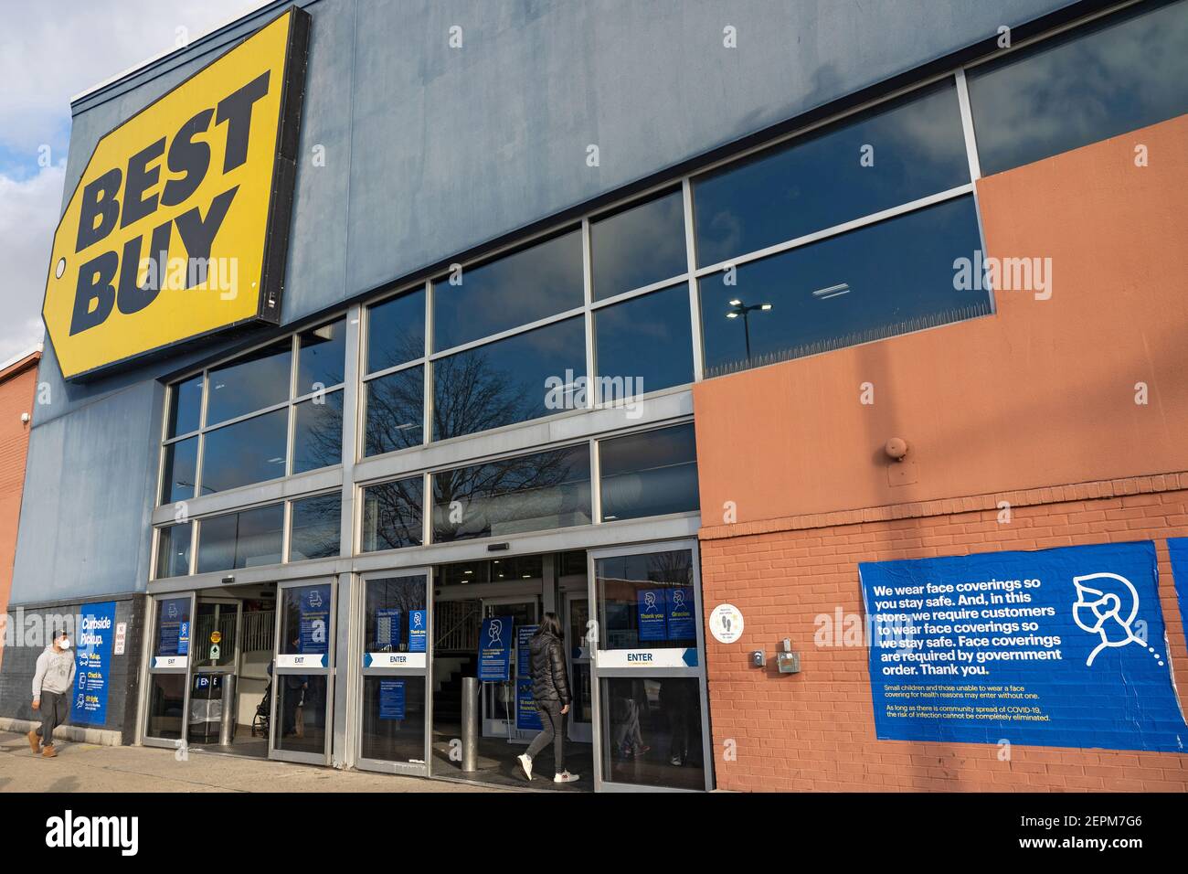 NEW YORK, NY – FEBRUARY 27:  A women walks in to a Best Buy store in Queens on February 27, 2021 in New York City.  Best Buy Co. (BBY) lays off 5,000 workers, the majority of whom worked full-time and adding approximately 2,000 new part-time positions as it shifts focus to online sales.  The pandemic has accelerated Best Buy's transition to selling online said Chief Executive Corie Barry on a call with analysts on Thursday. Credit: Ron Adar/Alamy Live News Stock Photo