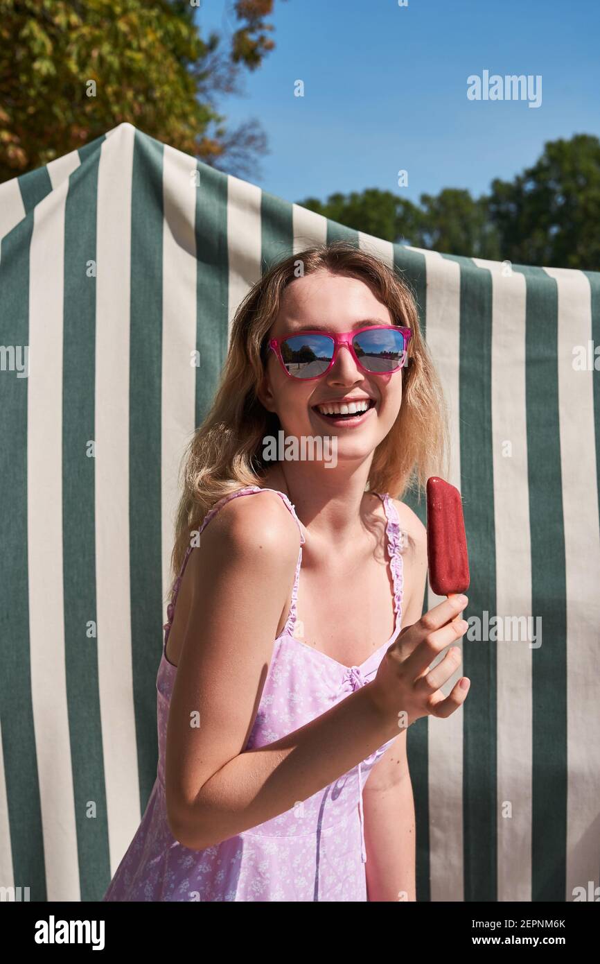 Teen popsicle hi-res stock photography and images - Alamy