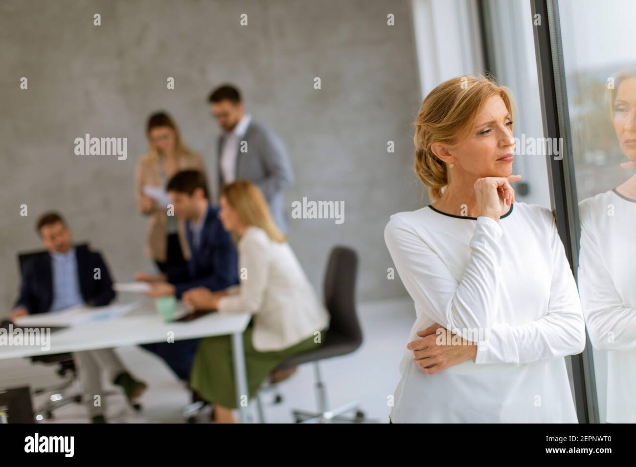 Mature business woman standing hi-res stock photography and images - Alamy