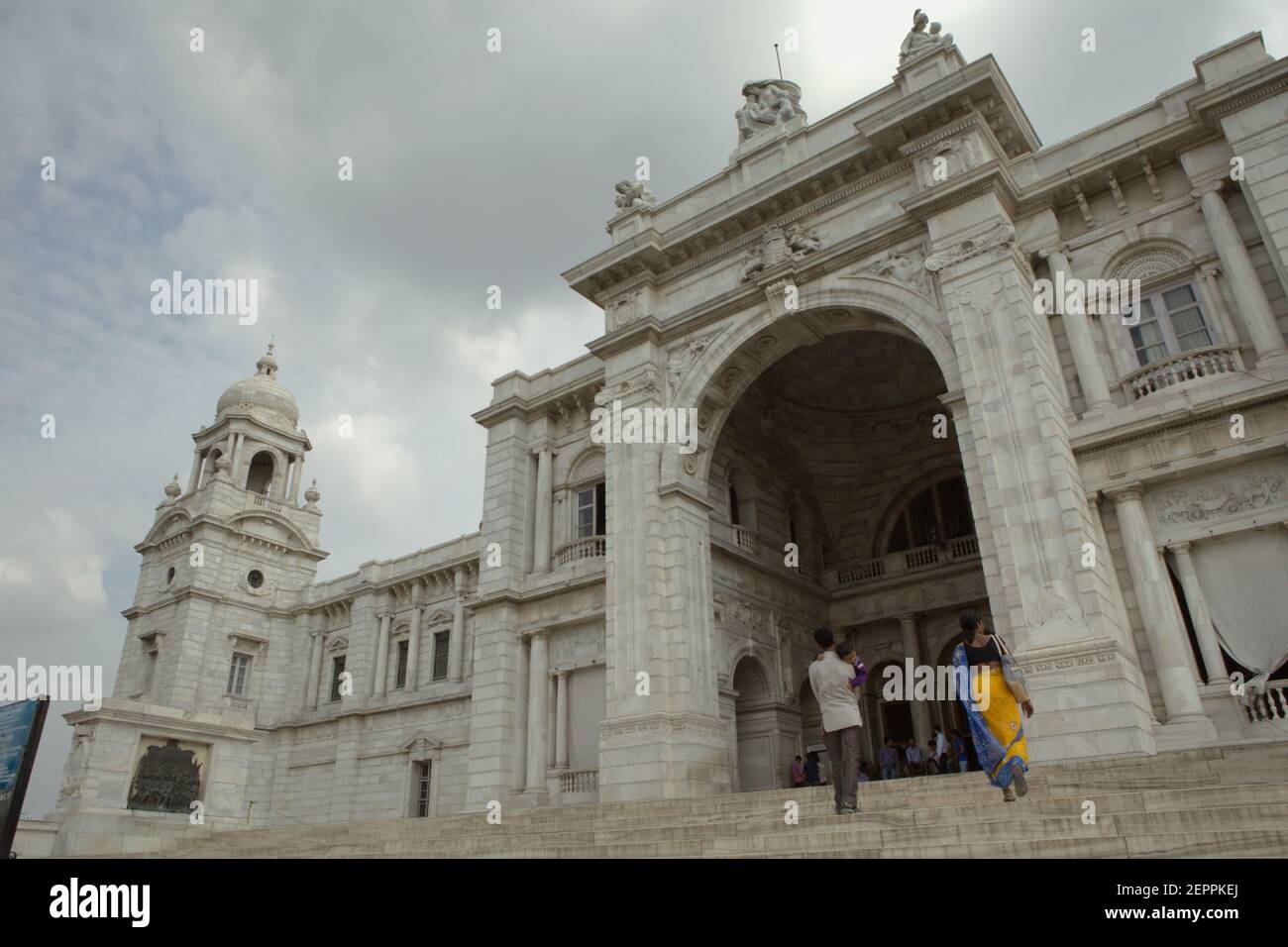 Visitors at the Victoria Memorial Hall in Kolkata, West Bengal, India. Stock Photo