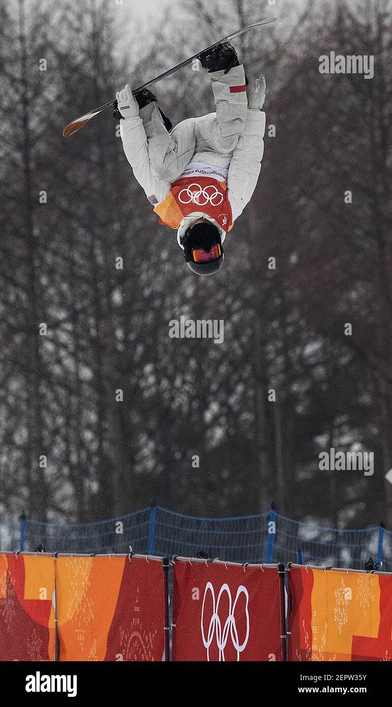 Shaun White of the USA celebrates during his final run in the Men's Half Pipe Snowboard finals at Phoenix Park in South Korea on Wednesday, Feb. 14, 2018, 2018, during the Pyeongchang Winter Olympics. (Photo by Carlos Gonzalez/Minneapolis Star Tribune/TNS/Sipa USA) Stock Photo