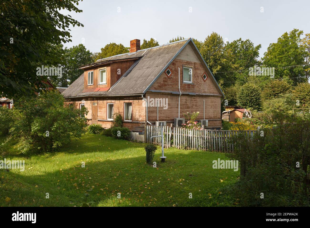 Traditional wooden country house. Sindi, Estonia Stock Photo Alamy