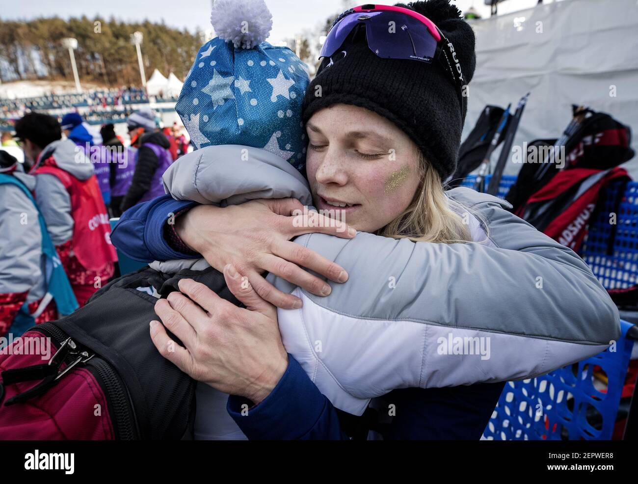 Jessie Diggins of Afton, Minn., right, gets a hug from her mother after finishing fifth in the women's 10km Cross Country freestyle final at Alpensia Cross-Country Centre on Thursday, February 15, 2018, at the Winter Olympics in Pyeongchang, South Korea. (Photo by Carlos Gonzalez/Minneapolis Star Tribune/TNS/Sipa USA) Stock Photo