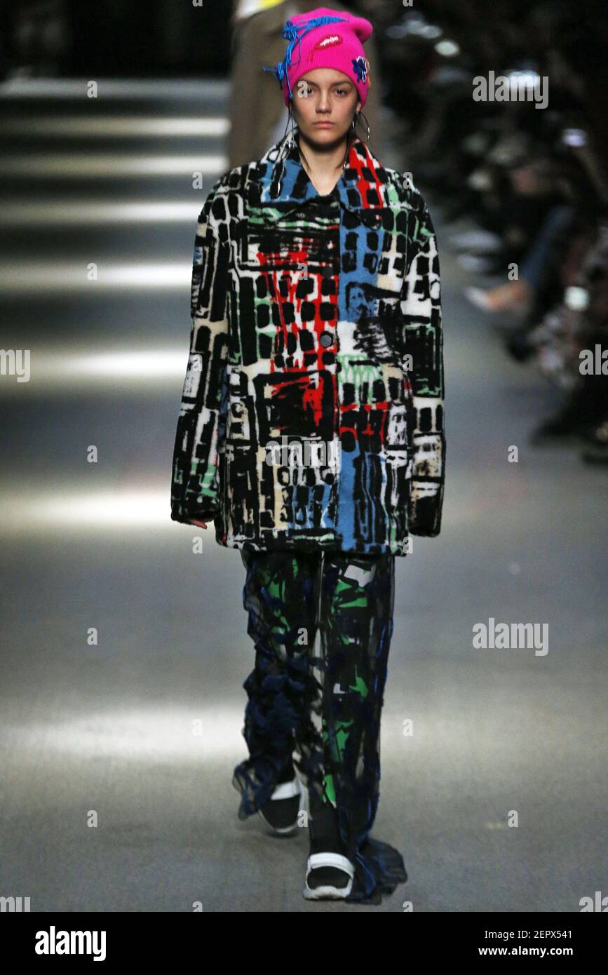 Burberry top 2018 2019