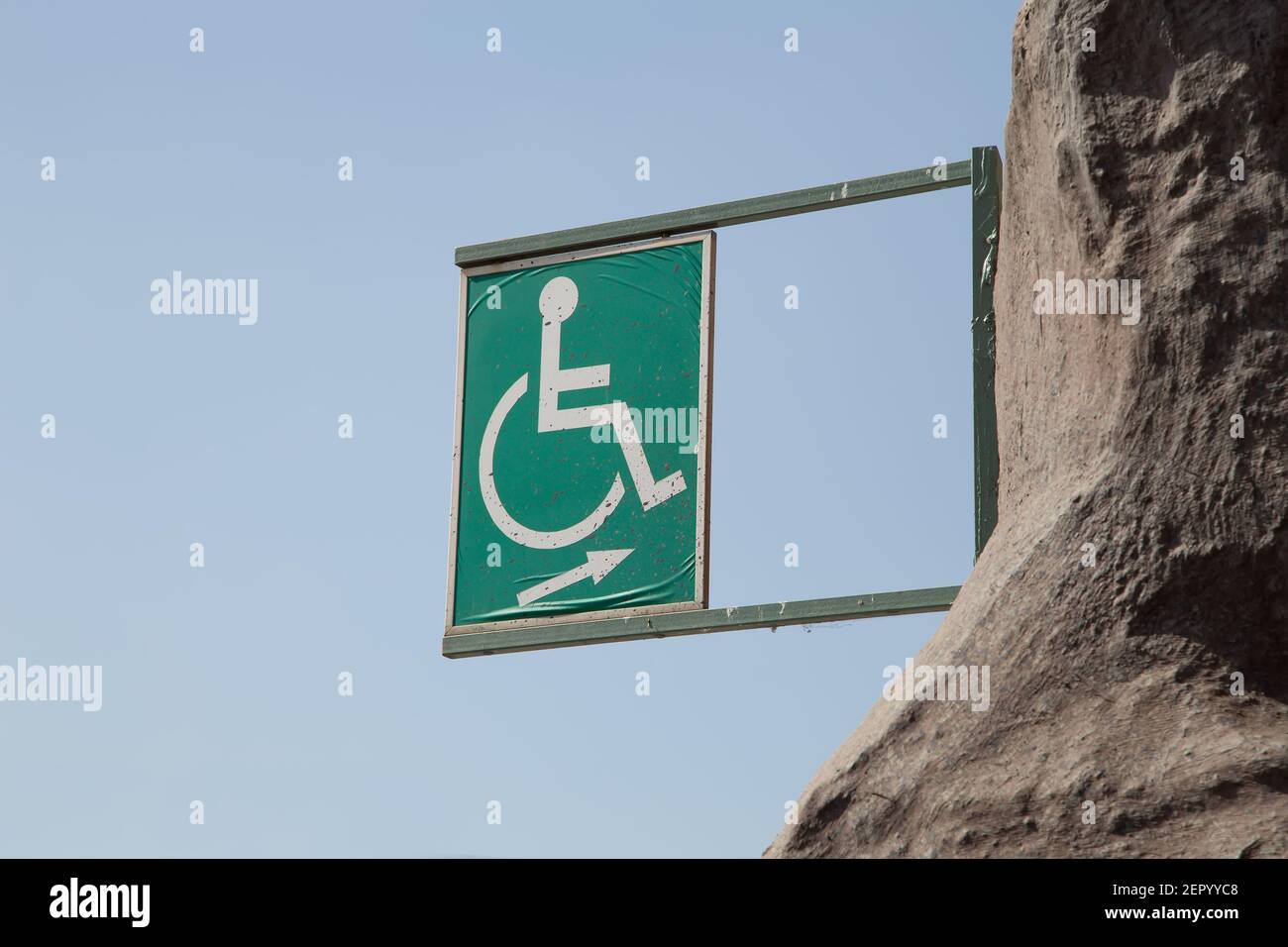 Ramp disabled information sign hi-res stock photography and images - Alamy