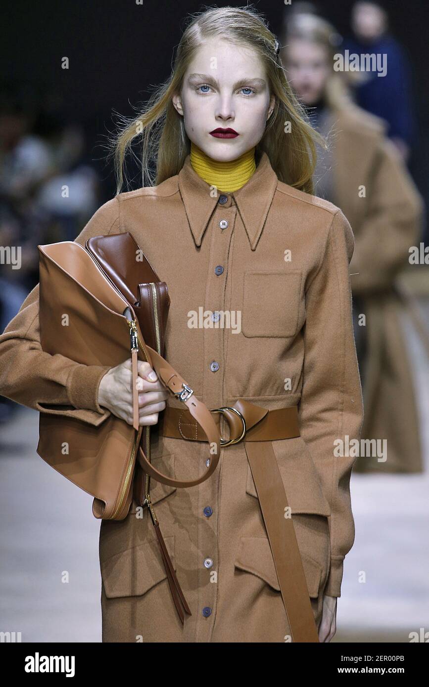 Burberry Trench Coats at Fashion Week Autumn 2018