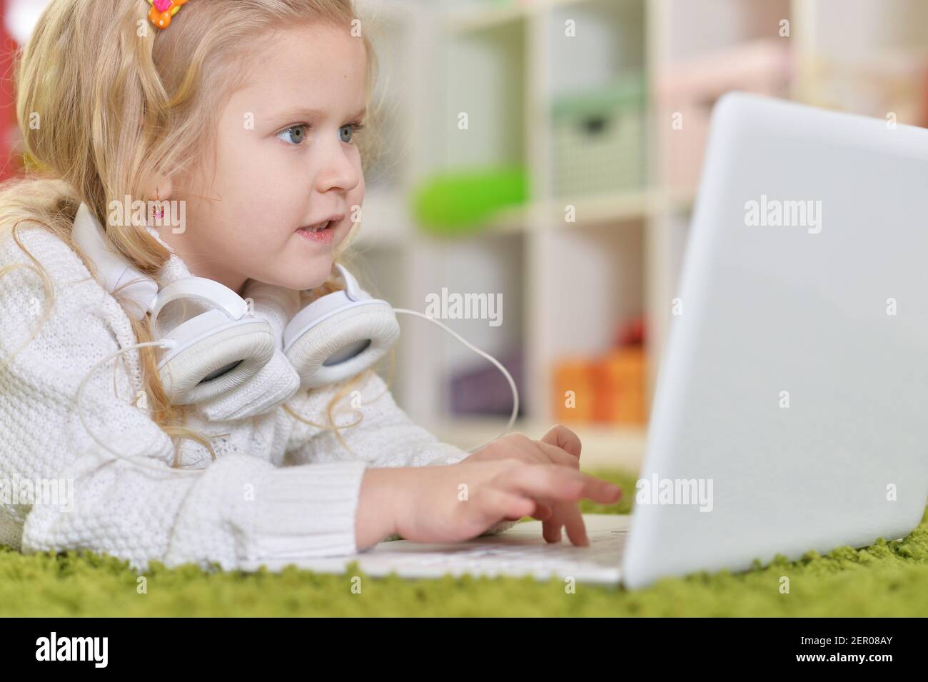 Portrait of girl with headphones using laptop Stock Photo - Alamy