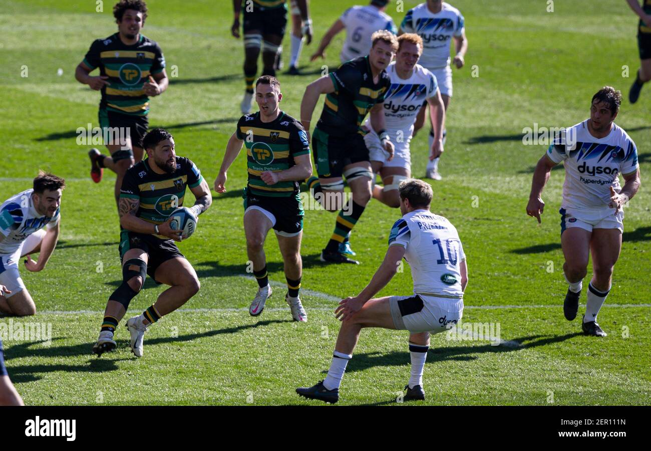Rugby union running hi-res stock photography and images - Page 4 - Alamy