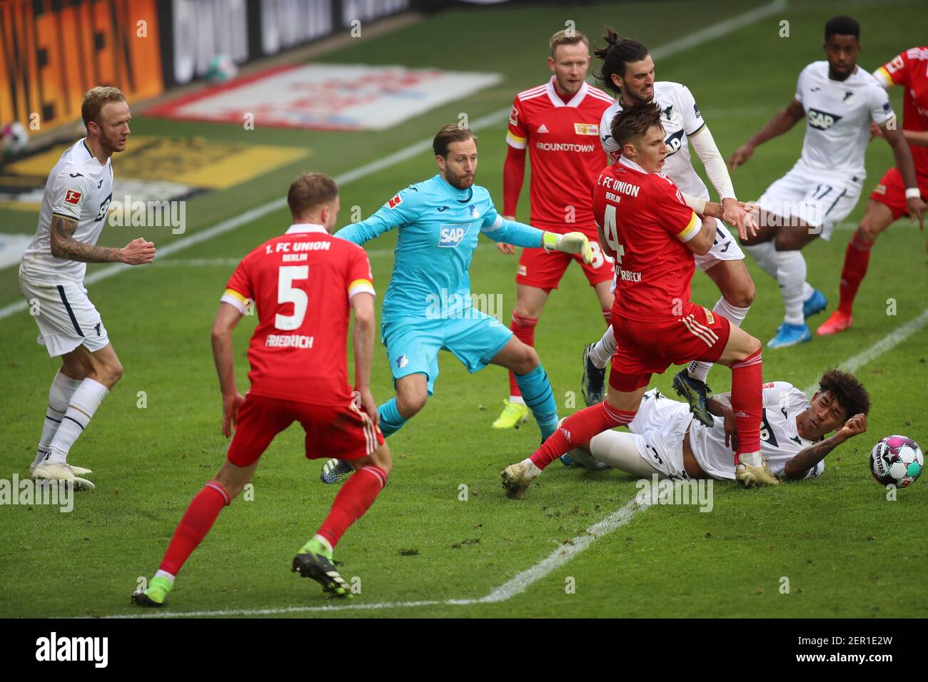 Berlin, Germany. 28th Feb, 2021. Football, Bundesliga, 1.FC Union Berlin - TSG Hoffenheim, Matchday 23, Stadion An der Alten Försterei: Hoffenheim goalkeeper Oliver Baumann (3rd from left) tries to keep an overview in front of his goal. IMPORTANT NOTE: In accordance with the regulations of the DFL Deutsche Fußball Liga and the DFB Deutscher Fußball-Bund, it is prohibited to use or have used photographs taken in the stadium and/or of the match in the form of sequence pictures and/or video-like photo series. Credit: Andreas Gora/dpa-POOL/dpa/Alamy Live News Stock Photo