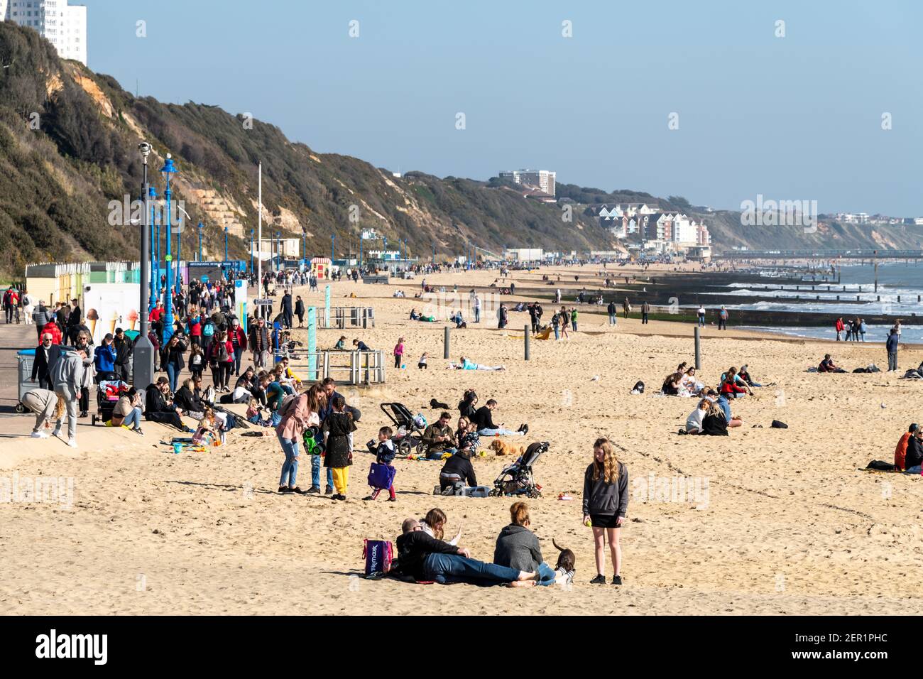 Bournemouth, UK. Sunday 28 March 2021. Crowds of people on Bournemouth beach with some social distancing. Credit: Thomas Faull/Alamy Live News Stock Photo
