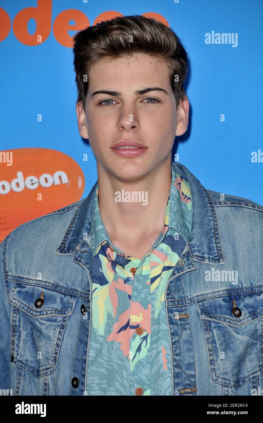 Saffron Barker walking on the red carpet during the 2018 Nickelodeon