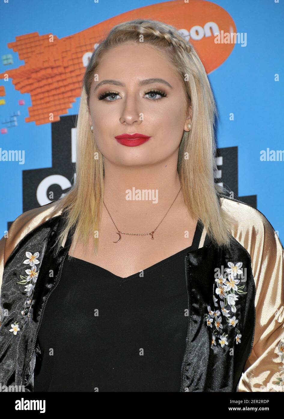 Saffron Barker walking on the red carpet during the 2018 Nickelodeon