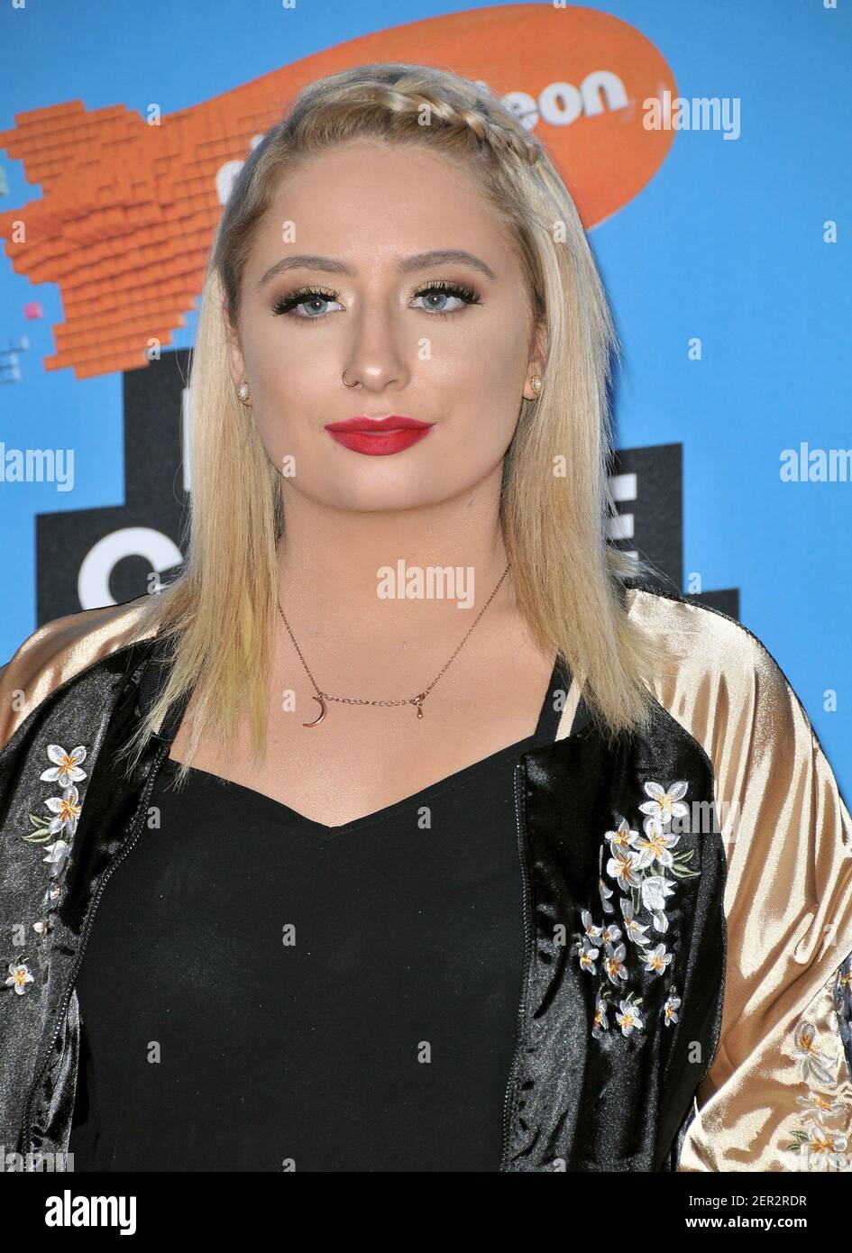 Saffron Barker walking on the red carpet during the 2018 Nickelodeon