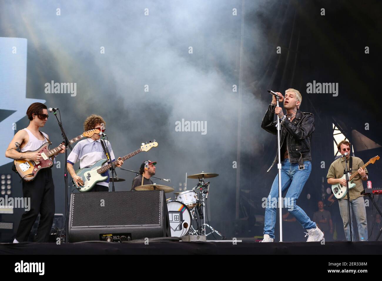 Espectáculo de la banda The Neighborhood durante el tercer día del festival  Lollapalooza Brasil 2018 celebrado en el Autodromo de Interlagos en Sao  Paulo (SP). En la foto el vocalista Jesse Rutherford. (