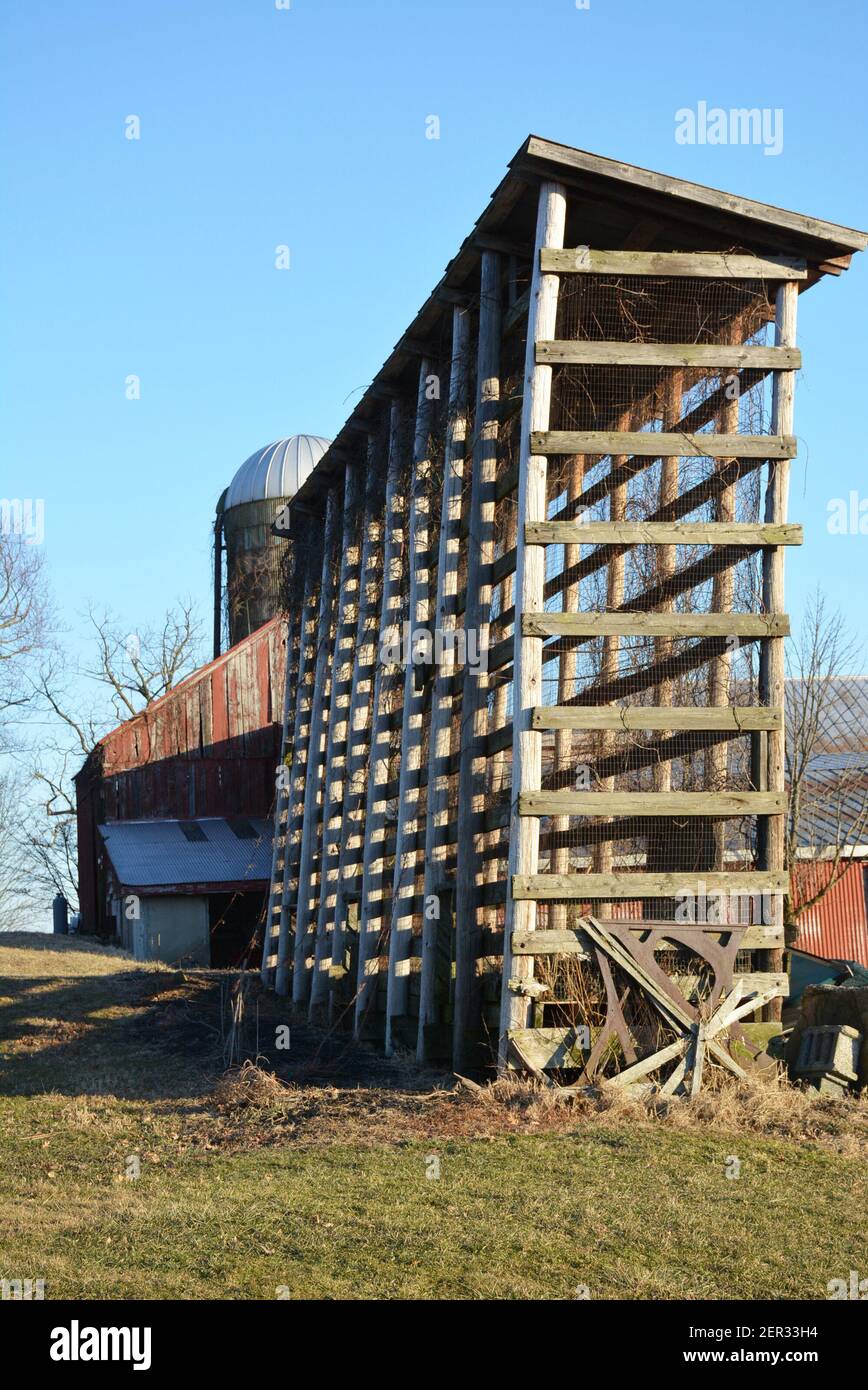 Old barn farm grain bin hires stock photography and images Alamy
