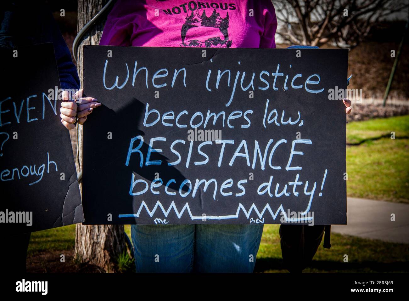 2020 01 18 Tulsa USA Woman in pink Notorious RBG teeshirt holds handmade sigen - When injustice becomes law RESISTANCE becomes duty Stock Photo