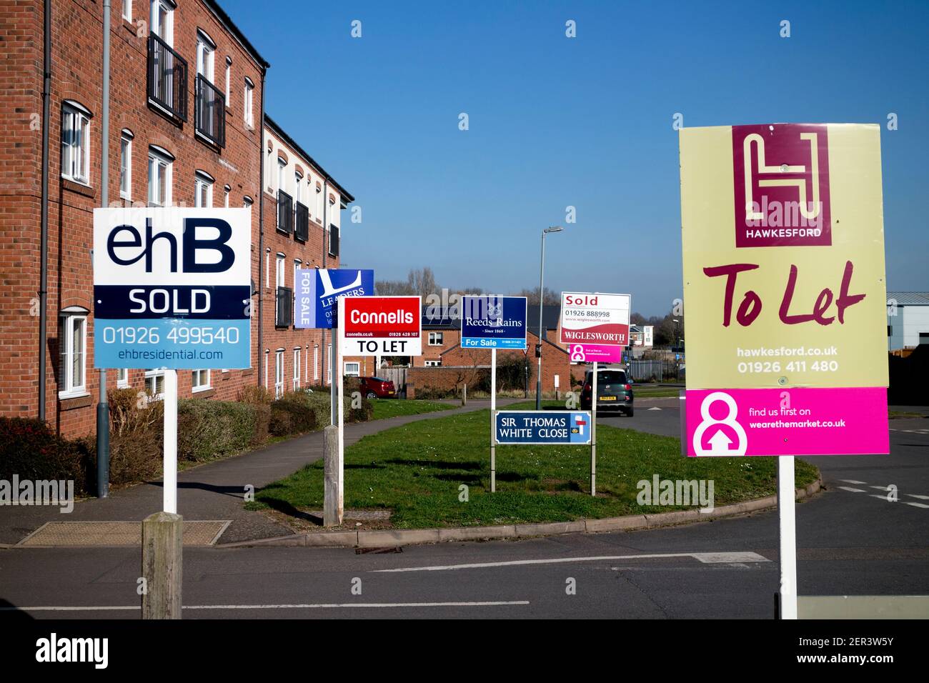 Uk estate agent boards hires stock photography and images Alamy