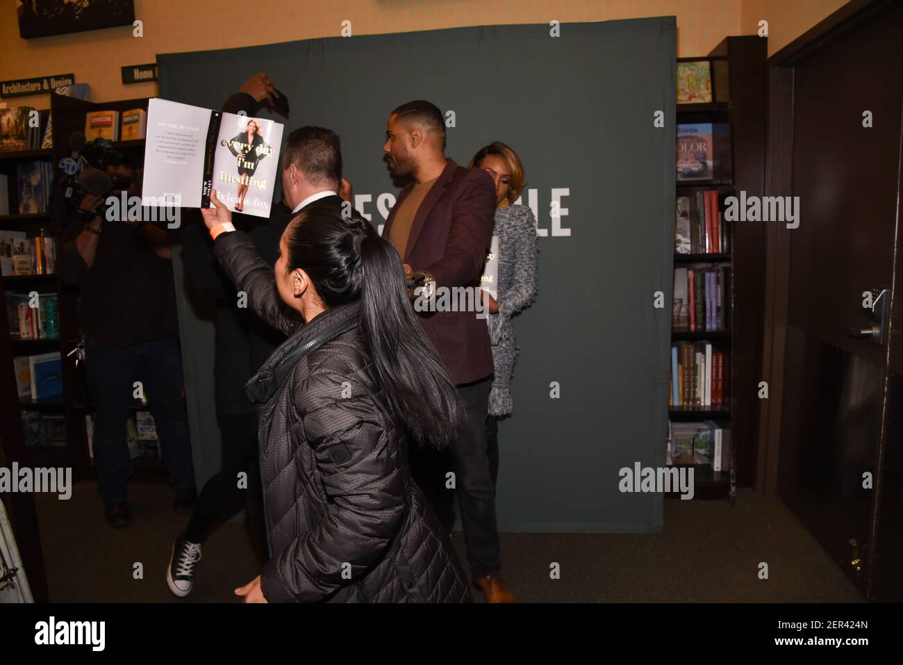 ** EXCLUSIVE ** Vivica A. Fox attends Vivica A. Fox book signing at ...