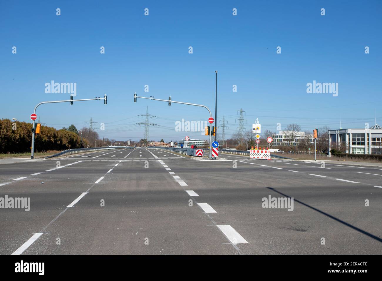 Road constriction of bypass hi-res stock photography and images - Alamy