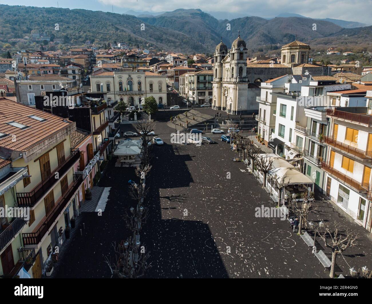 Zafferana Etnea - Sicily, Italy - February 28, 2021. New very violent eruption. Ash fallout in the cities of the east side of the volcano. Credit: Wead/Alamy Live News Stock Photo