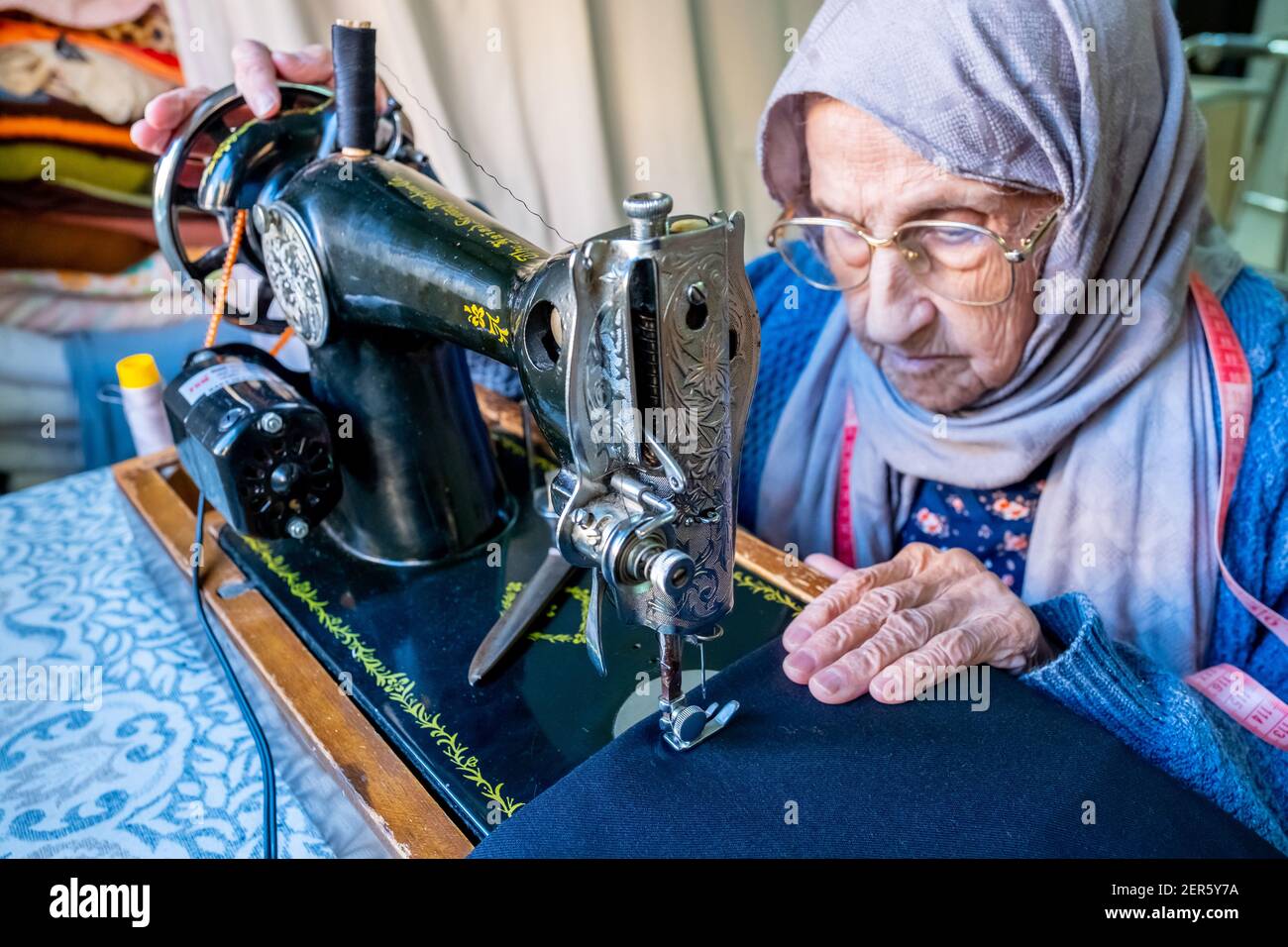 Arabic Muslim Old Woman Using Old Sewing Machine Stock Photo - Alamy