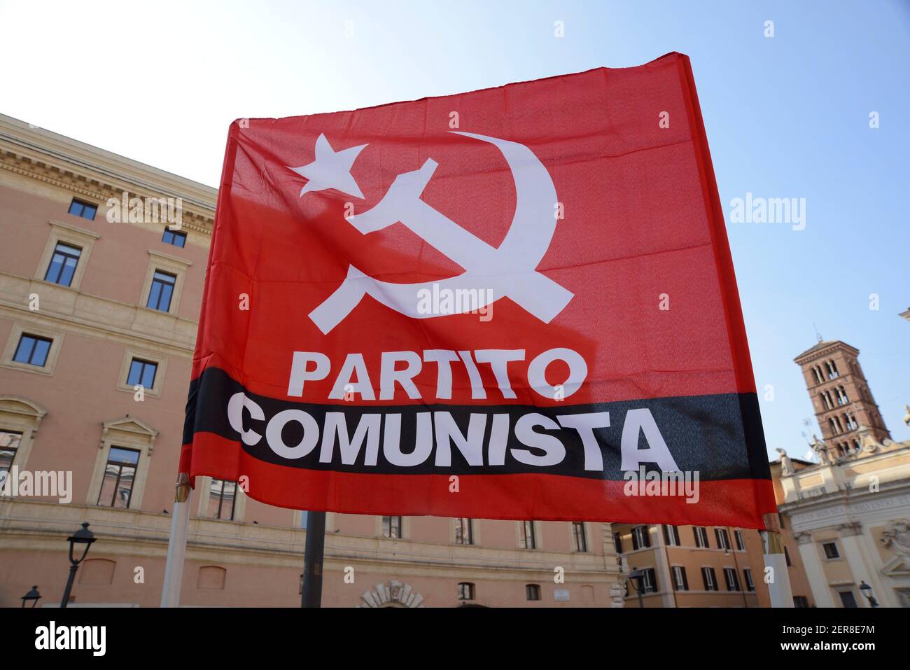 Roma, manifestazione del Partito Comunista Italiano, in Piazza San Silvestro , contro il governo Draghi Stock Photo