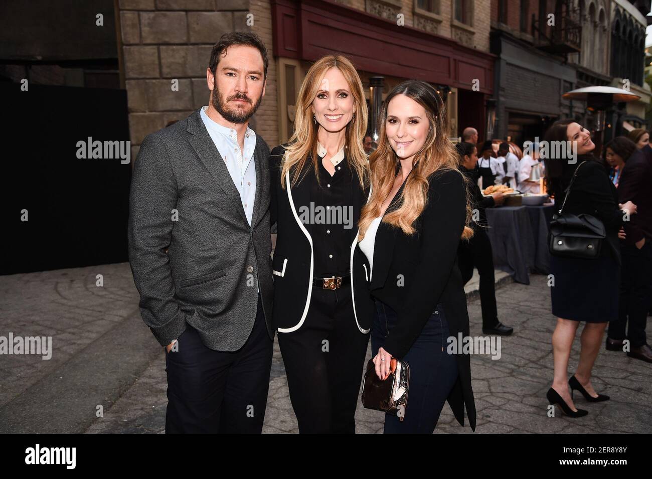 LOS ANGELES - MAY 24: Jennifer Love Hewitt, Dana Walden, Mark Paul