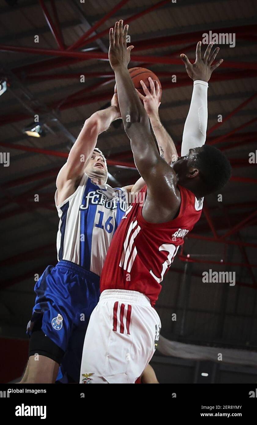 Lisboa, 27/05/2018 - O SL Benfica recebeu esta tarde o FC Porto no pavilhão  da Luz, em jogo a contar para o play-off, meias-finais, 2Âº jogo de  Basquetebol 2017/18. Carlos Andrade, Miguel