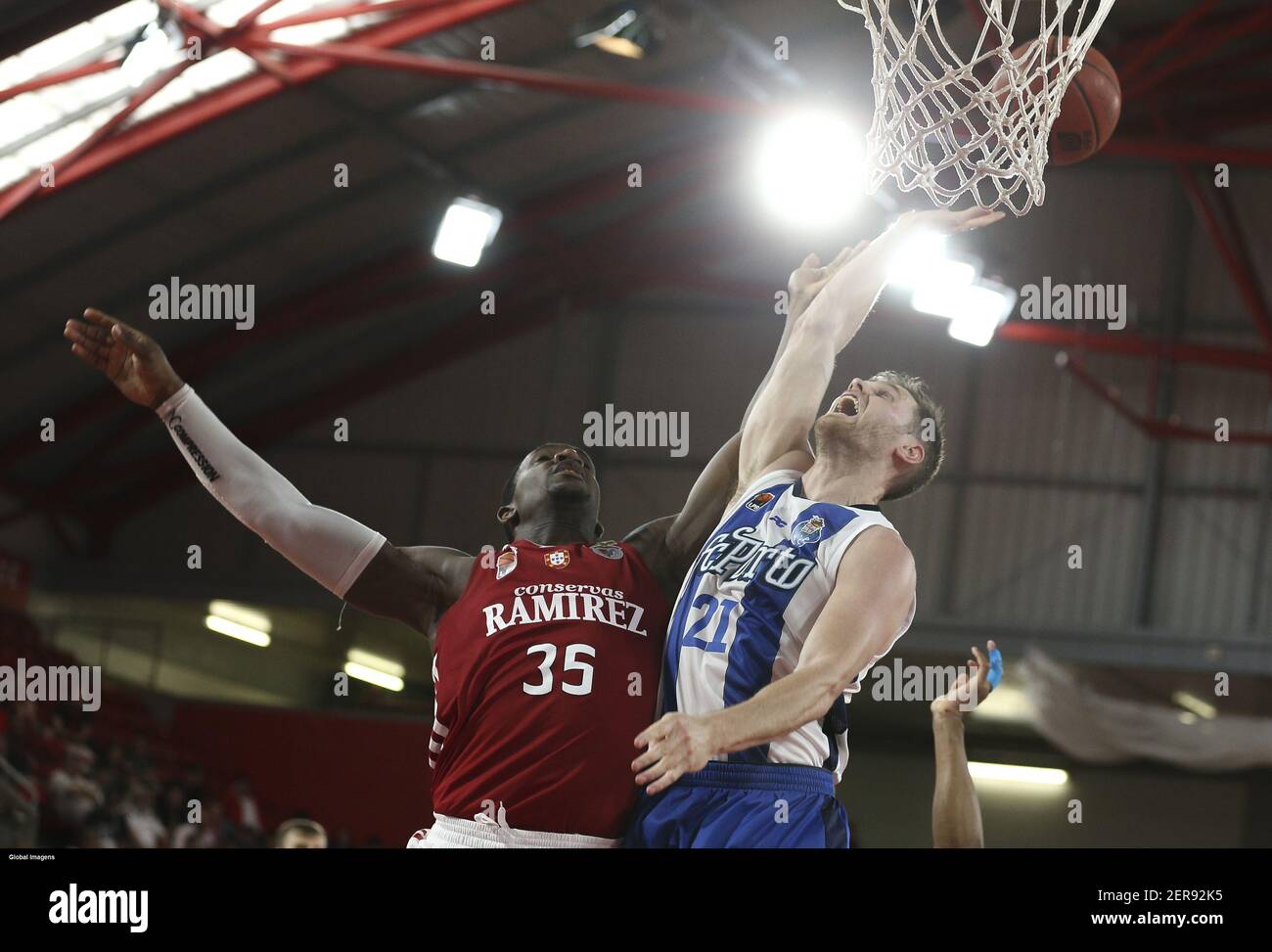 Lisboa, 27/05/2018 - O SL Benfica recebeu esta tarde o FC Porto no pavilhão  da Luz, em jogo a contar para o play-off, meias-finais, 2Âº jogo de  Basquetebol 2017/18. Raven Barber, Will