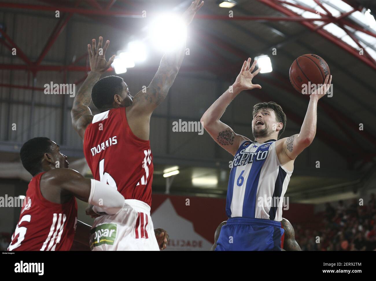 Lisboa, 27/05/2018 - O SL Benfica recebeu esta tarde o FC Porto no pavilhão  da Luz, em jogo a contar para o play-off, meias-finais, 2Âº jogo de  Basquetebol 2017/18. Raven Barber, Will