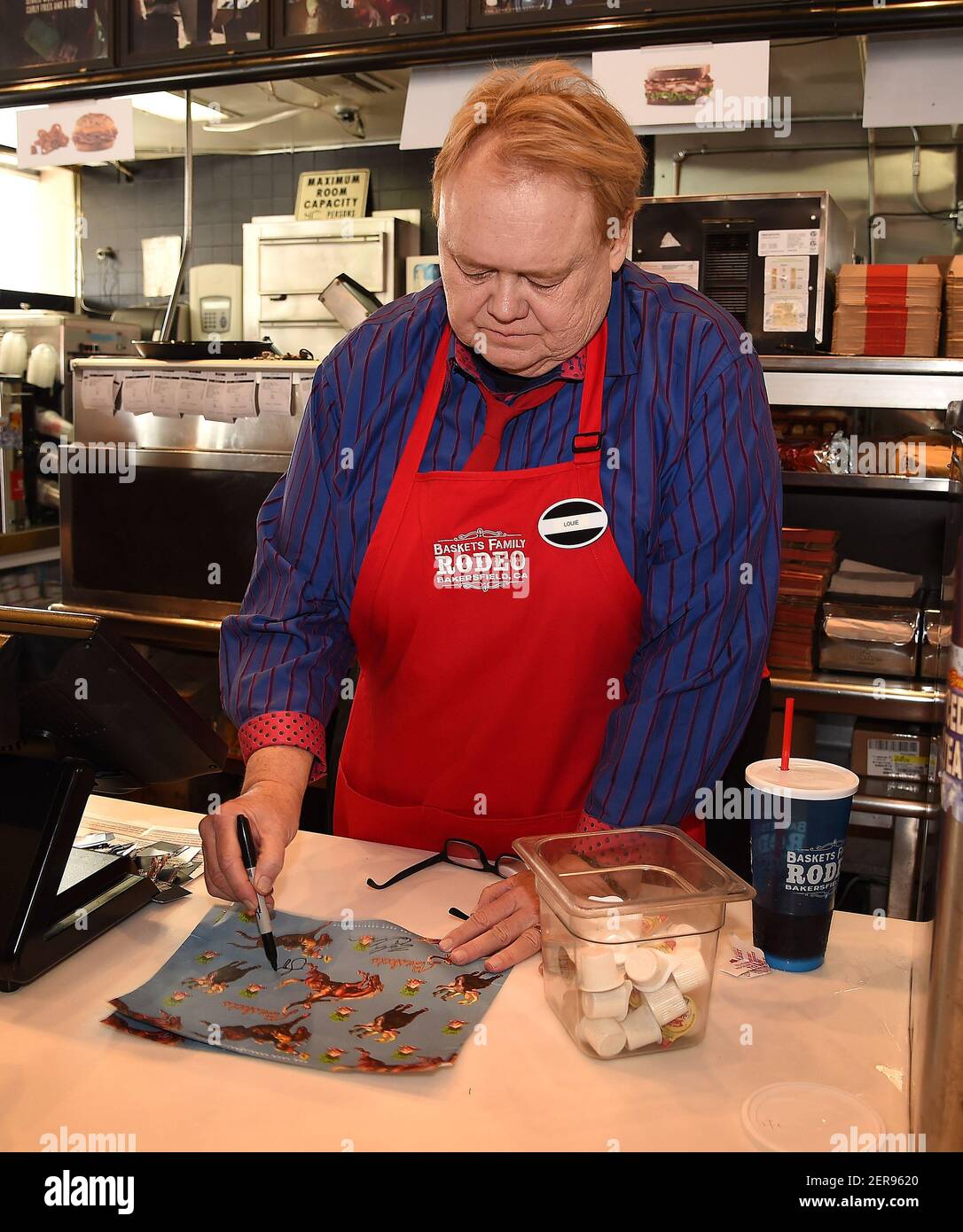 HOLLYWOOD, CA MAY 29 Louie Anderson works behind the counter at Arby