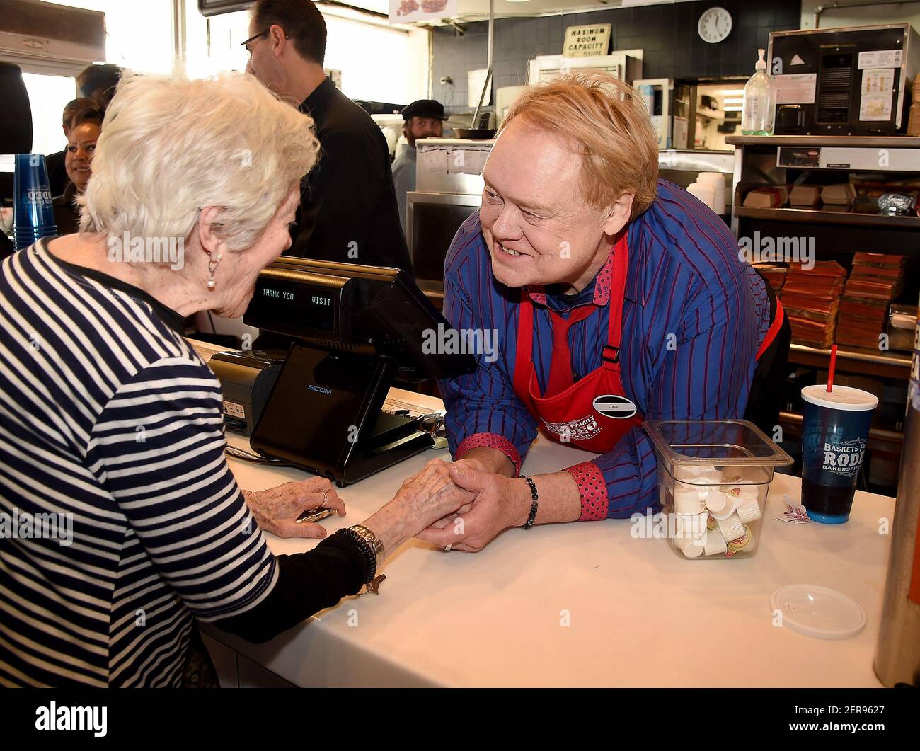 HOLLYWOOD, CA MAY 29 Louie Anderson works behind the counter at Arby