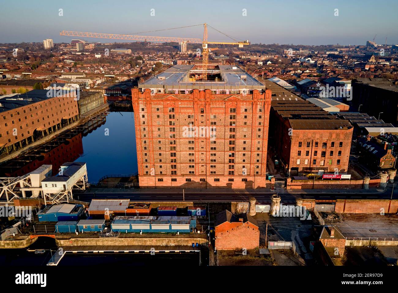 Tobacco Warehouse is a grade II listed building and is the world's largest brick warehouse. Constructed in 1901 standing 125 feet high in Stanley Dock Stock Photo