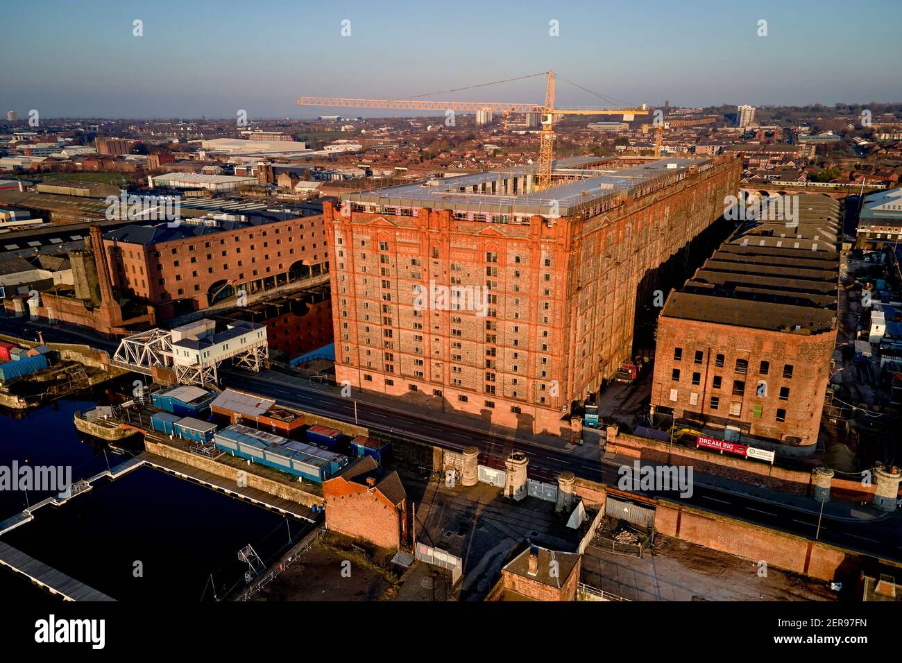 Tobacco Warehouse is a grade II listed building and is the world's largest brick warehouse. Constructed in 1901 standing 125 feet high in Stanley Dock Stock Photo