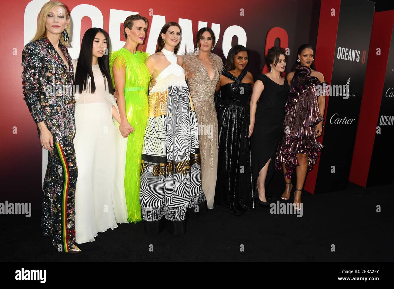 LR Cate Blanchett, Awkwafina, Sarah Paulson, Anne Hathaway, Sandra