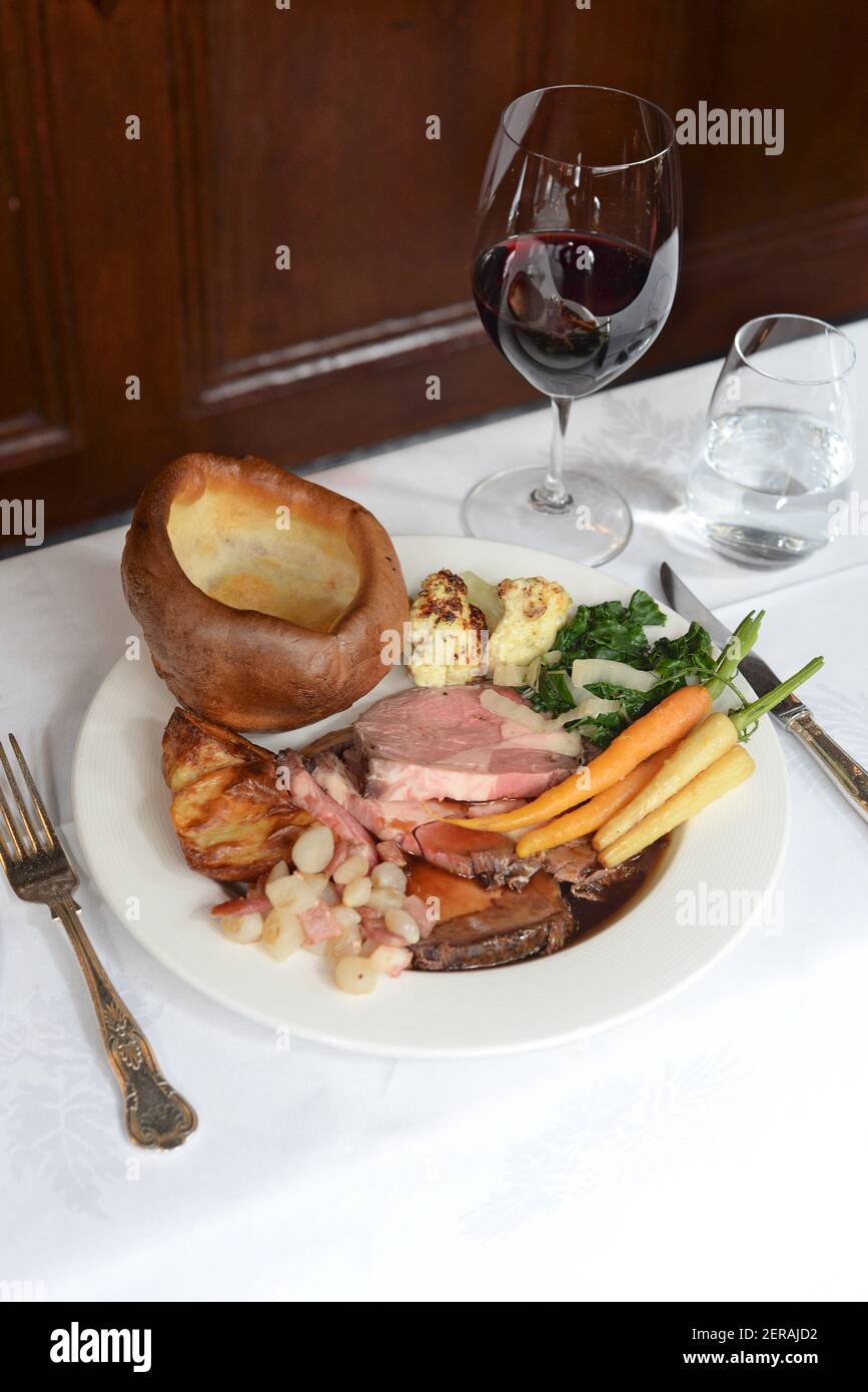 Pub Sunday Roast, London Stock Photo Alamy