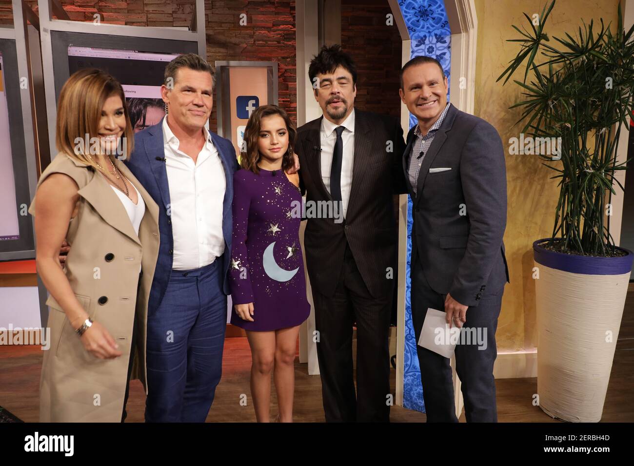 Actors Benicio del Toro, Josh Brolin, and Isabela Moner from movie ...