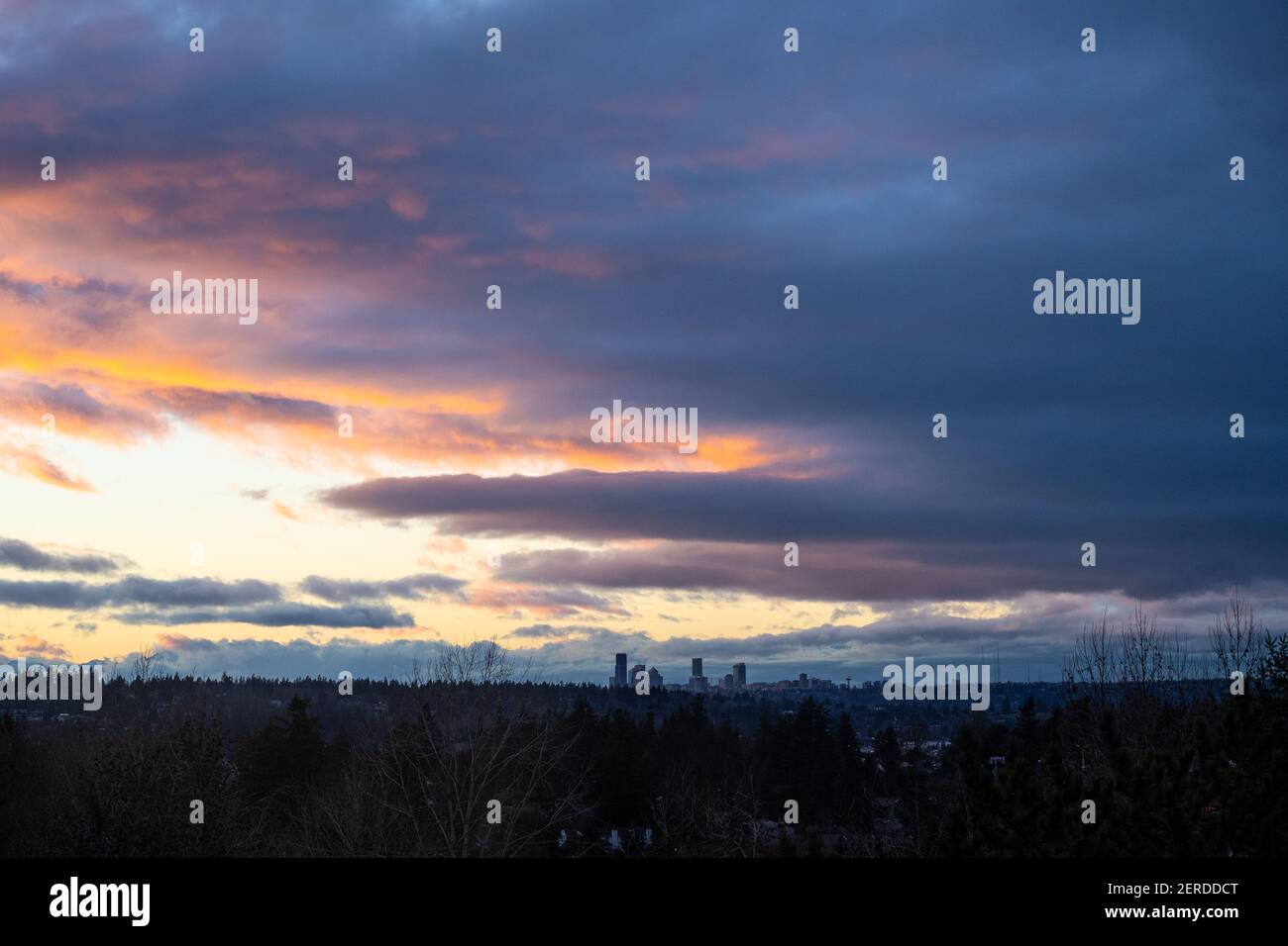 Sunset Seattle skyline view on sunny winter day Stock Photo - Alamy
