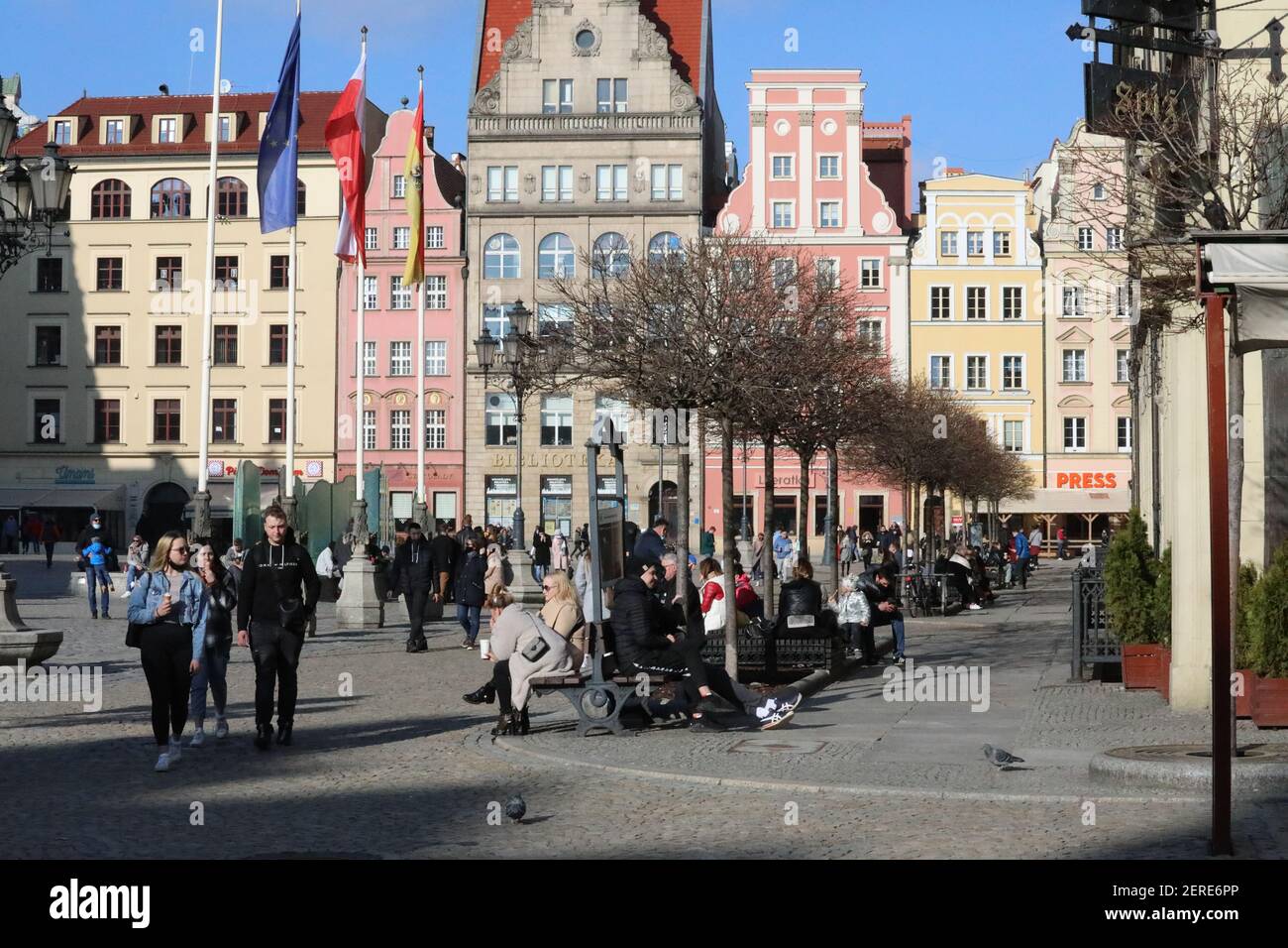 Im niederschlesischen Wroclaw, deutsch Breslau,herrschte am letzten Februar-Wochenende bei frühlingshaften Temperaturen, trotz Corona Pandemie, reges Stock Photo