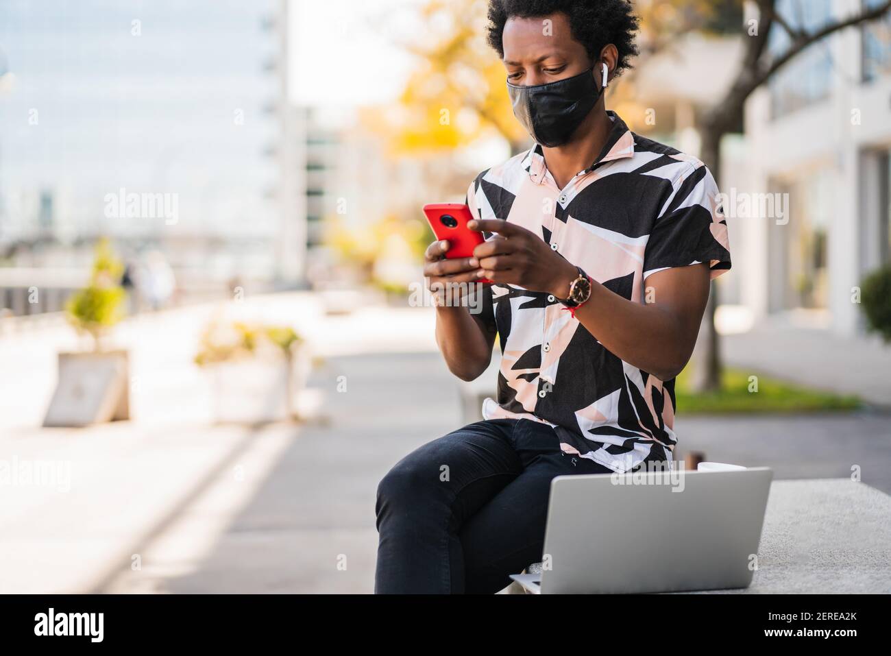 Man afro using face hi-res stock photography and images - Alamy