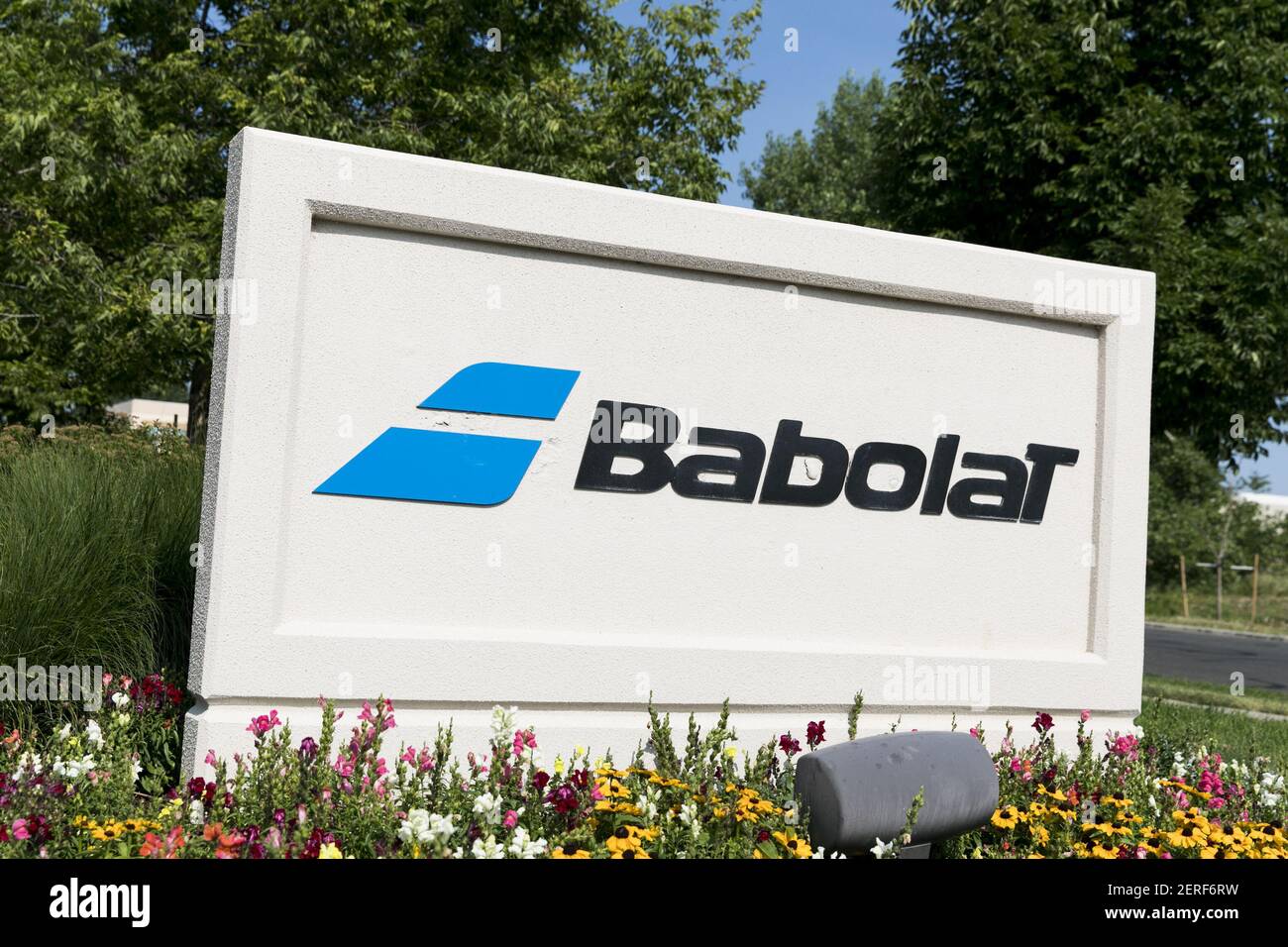 babolat usa louisville coA logo sign outside of a facility