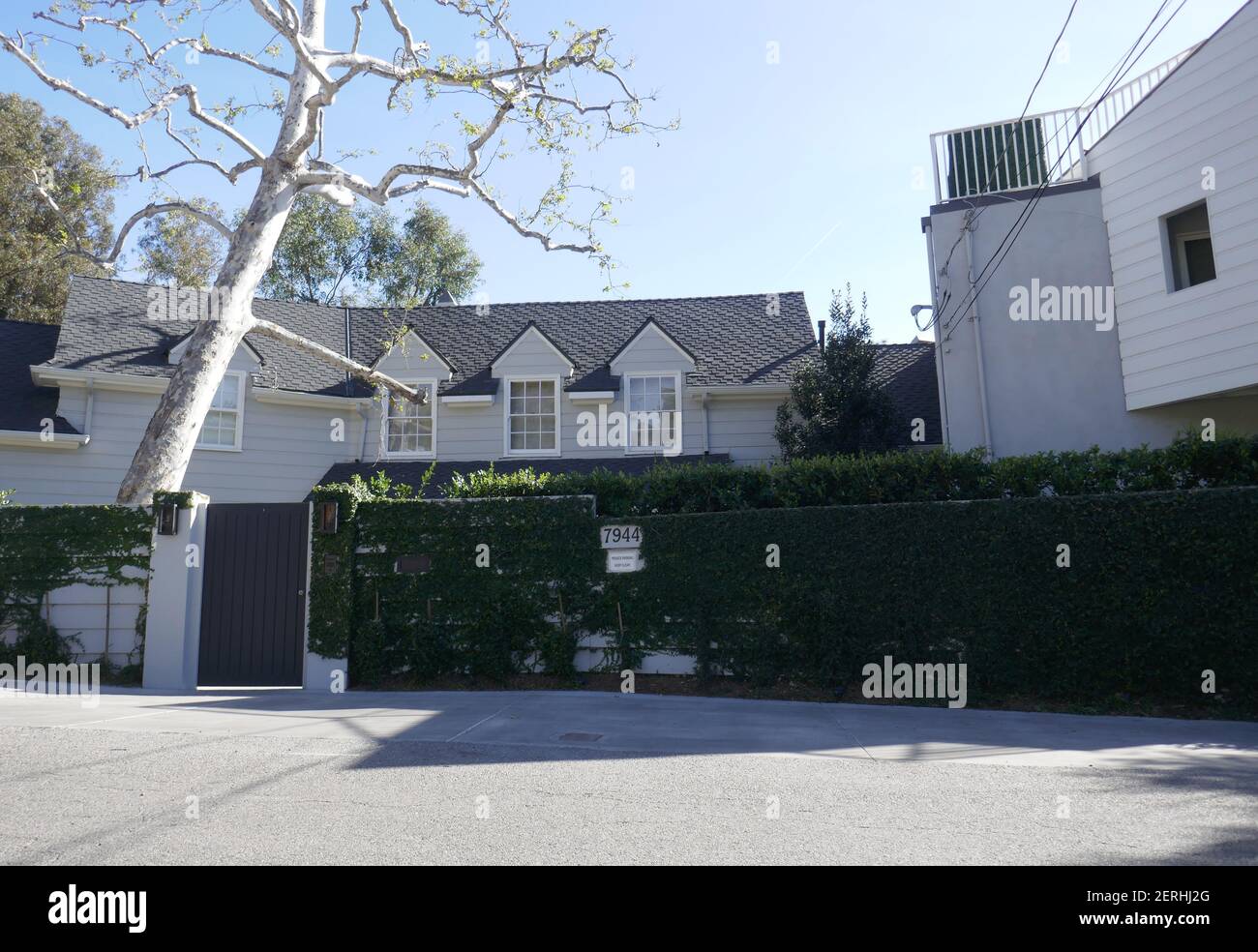 Los Angeles, California, USA 28th February 2021 A general view of atmosphere of singer/musician Niall Horan's former and Actress Sally Kellerman Former home/house, and former home of actress Gia Scala on February 28, 2021 in Los Angeles, California, USA. Gia Scala died here from overdose of pills and alcohol and supposedly the house is haunted. Photo by Barry King/Alamy Stock Photo Stock Photo