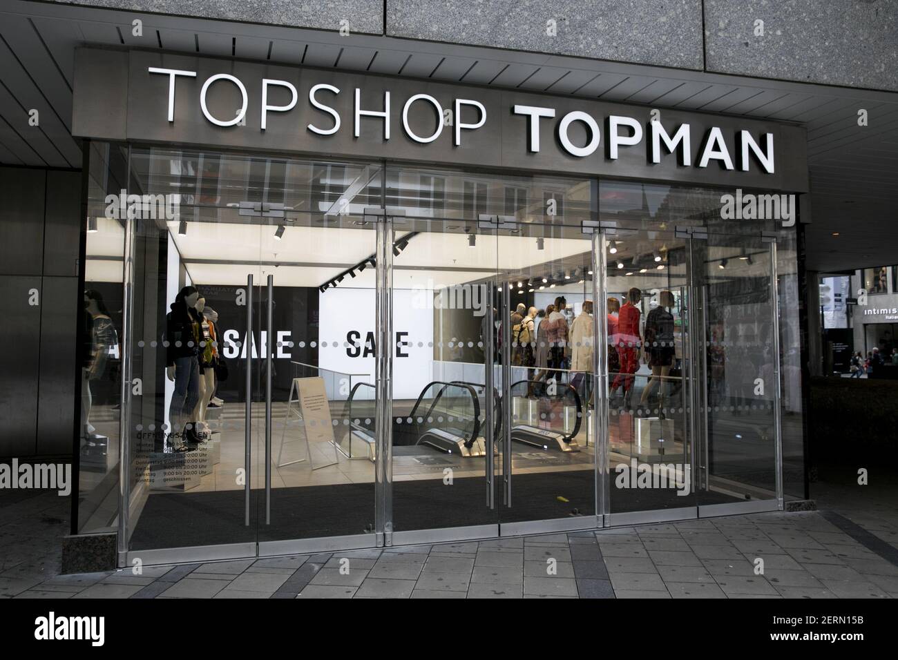A logo sign outside of a Topshop retail store in Munich, Germany, on  September 2, 2018 Stock Photo - Alamy