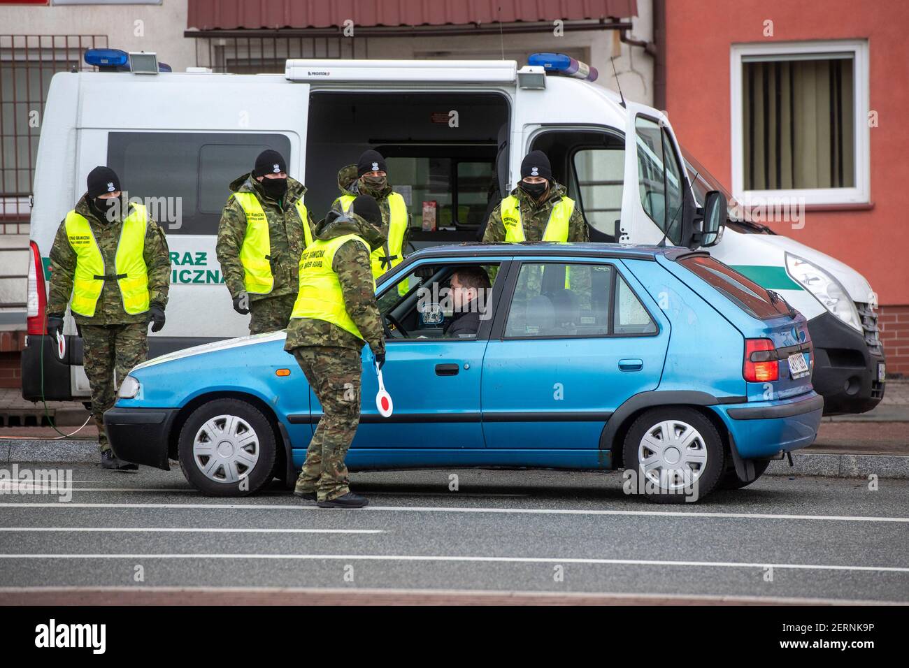 Nachod, Czech Republic. 27th Feb, 2021. Polish border guards inspect cars heading to Poland at the border in Nachod/Kudowa Zdroj in Czech Republic, on February 27, 2021. Passengers arriving in Poland from the Czech Republic and Slovakia will be quarantined from this day, unless they have a negative test or vaccination with two doses of covid-19 vaccine. Credit: David Tanecek/CTK Photo/Alamy Live News Stock Photo