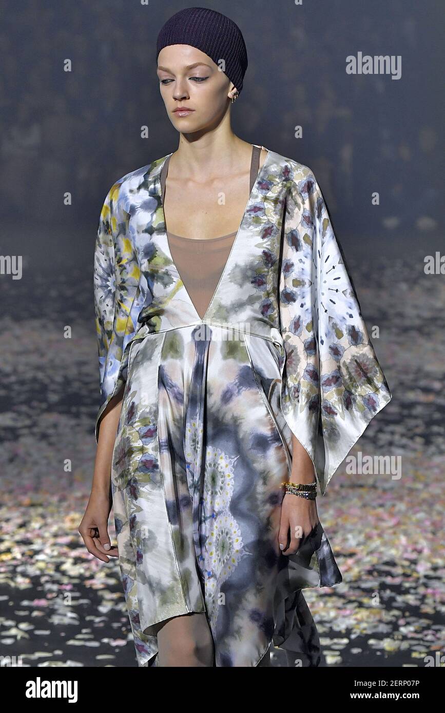 Model Eliza Kallmann Walks On The Runway During The Christian Dior model-eliza-kallmann-walks-on-the-runway-during-the-christian-dior
