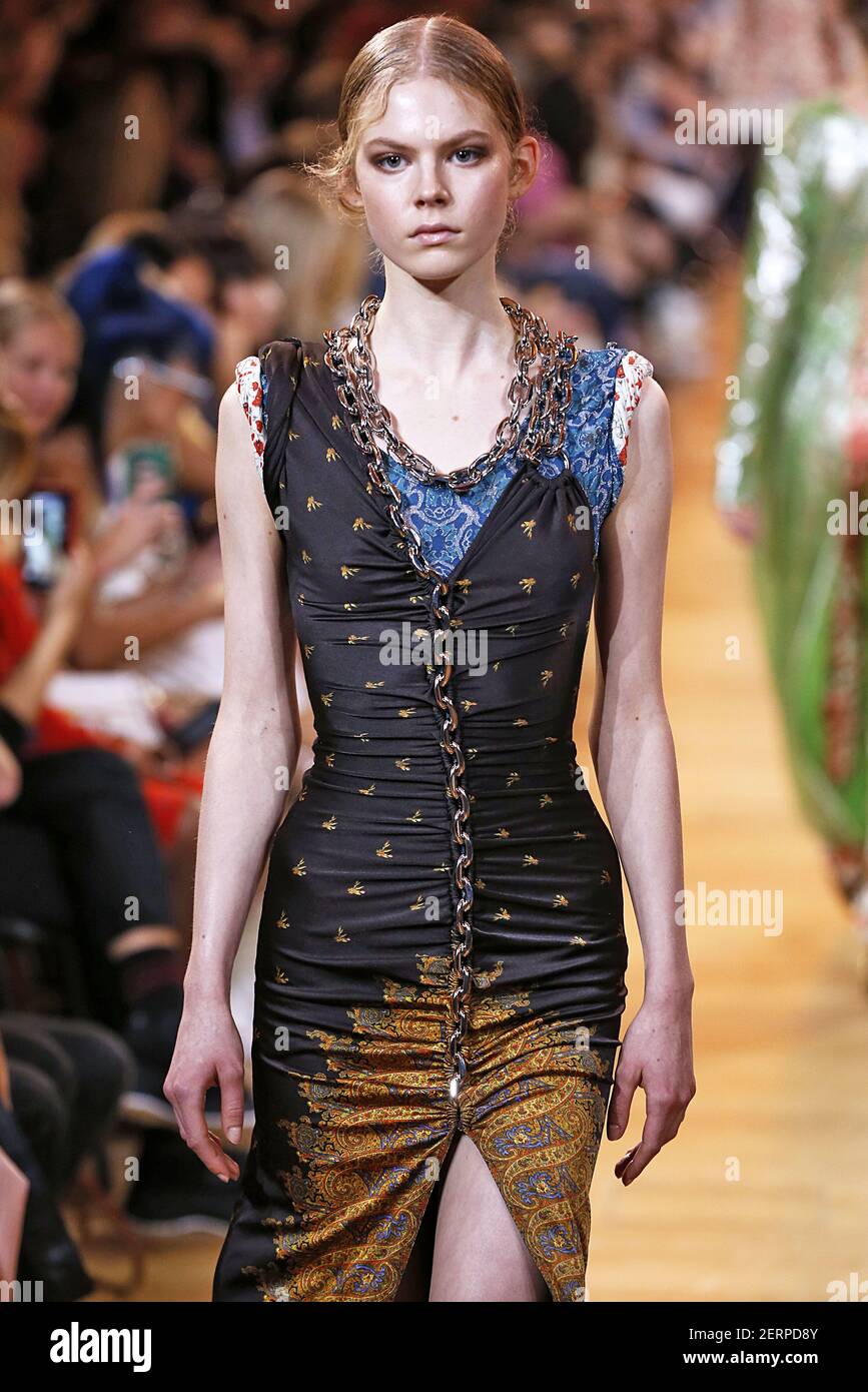 Paco rabanne alien sales