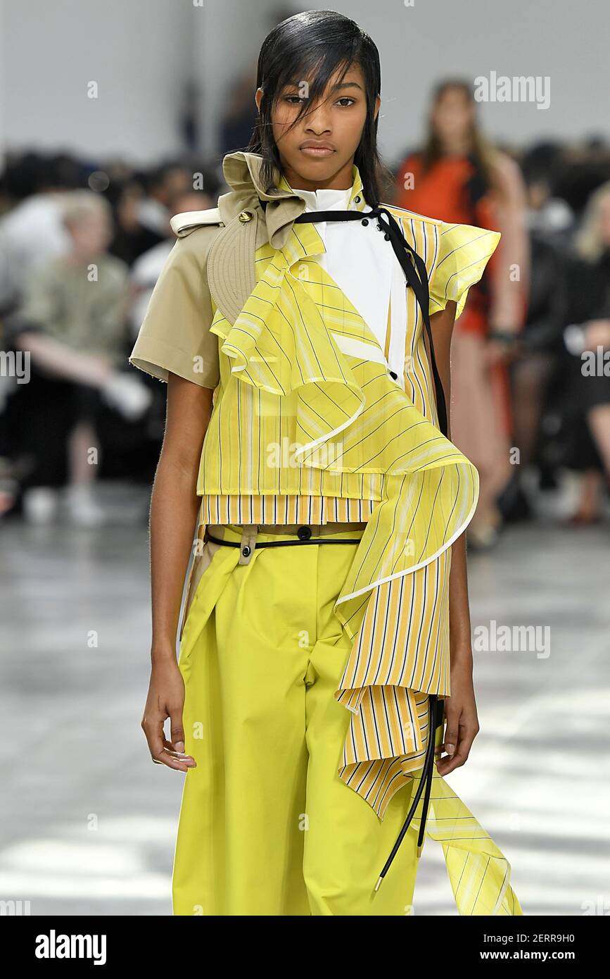 Looks Like Naomi Chin Wing walks on the runway during the Sacai 