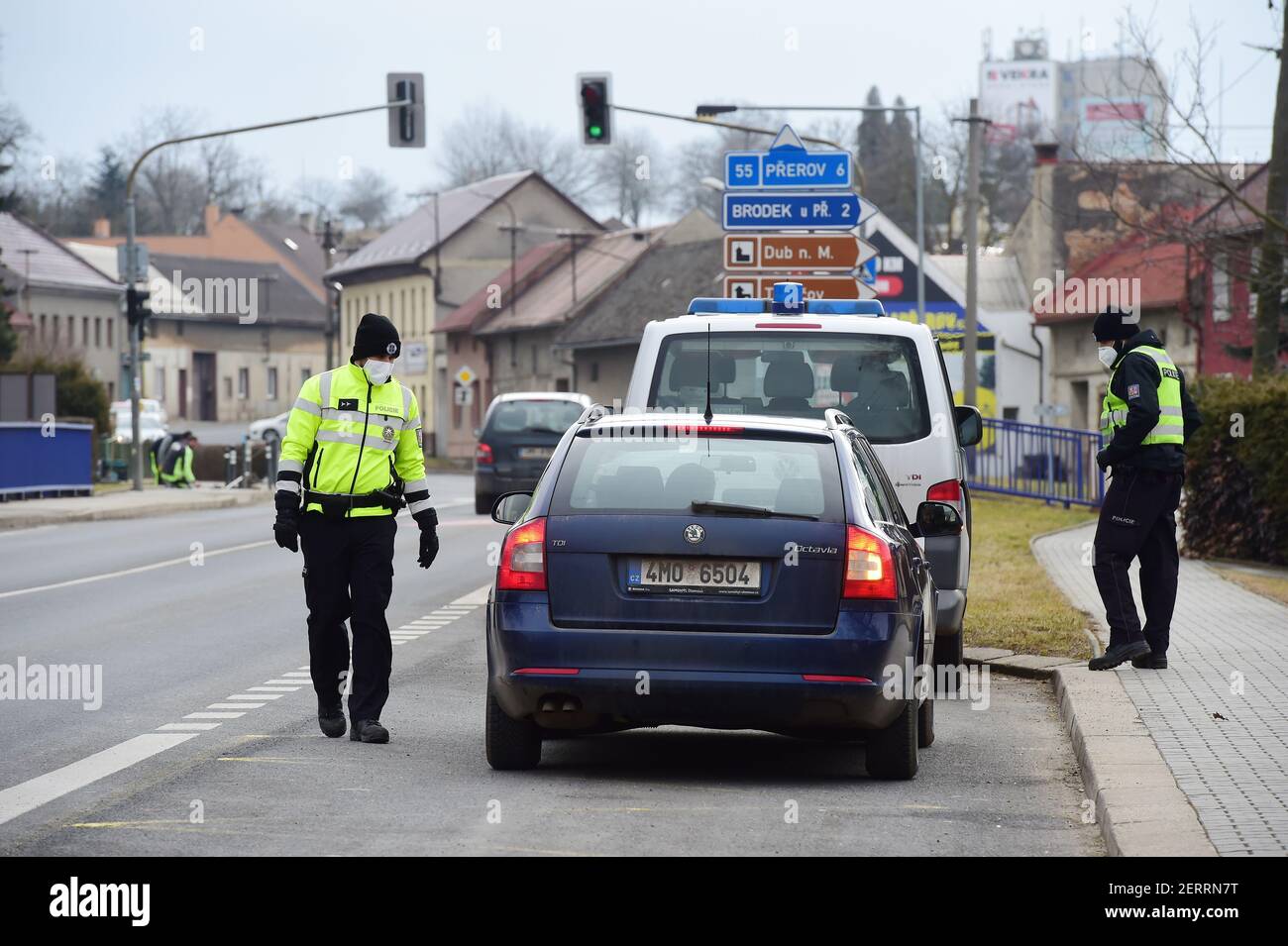 Kokory, Czech Republic. 01st Mar, 2021. A total of 3,834 soldiers and 270 customs officers will help police check the observance of the new anti-epidemic restrictions in Czechia as of Tuesday, while altogether 30,000 will be deployed for this purpose. Pictured police control on road in Kokory, Czech Republic, March 1, 2021. Credit: Ludek Perina/CTK Photo/Alamy Live News Stock Photo
