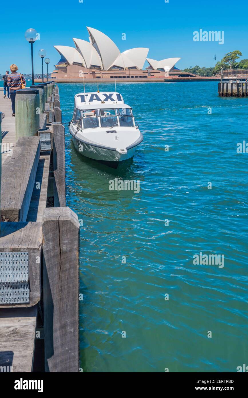 A water taxi boat sits waiting in Campbell's Cove near Circular Quay and the Sydney Opera House, outside the Park Hyatt hotel in Australia Stock Photo