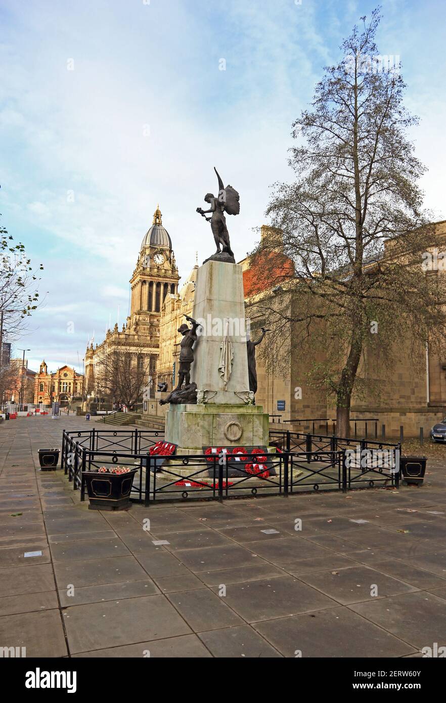 War Memorial and Town Hall on Headrow, Leeds Stock Photo